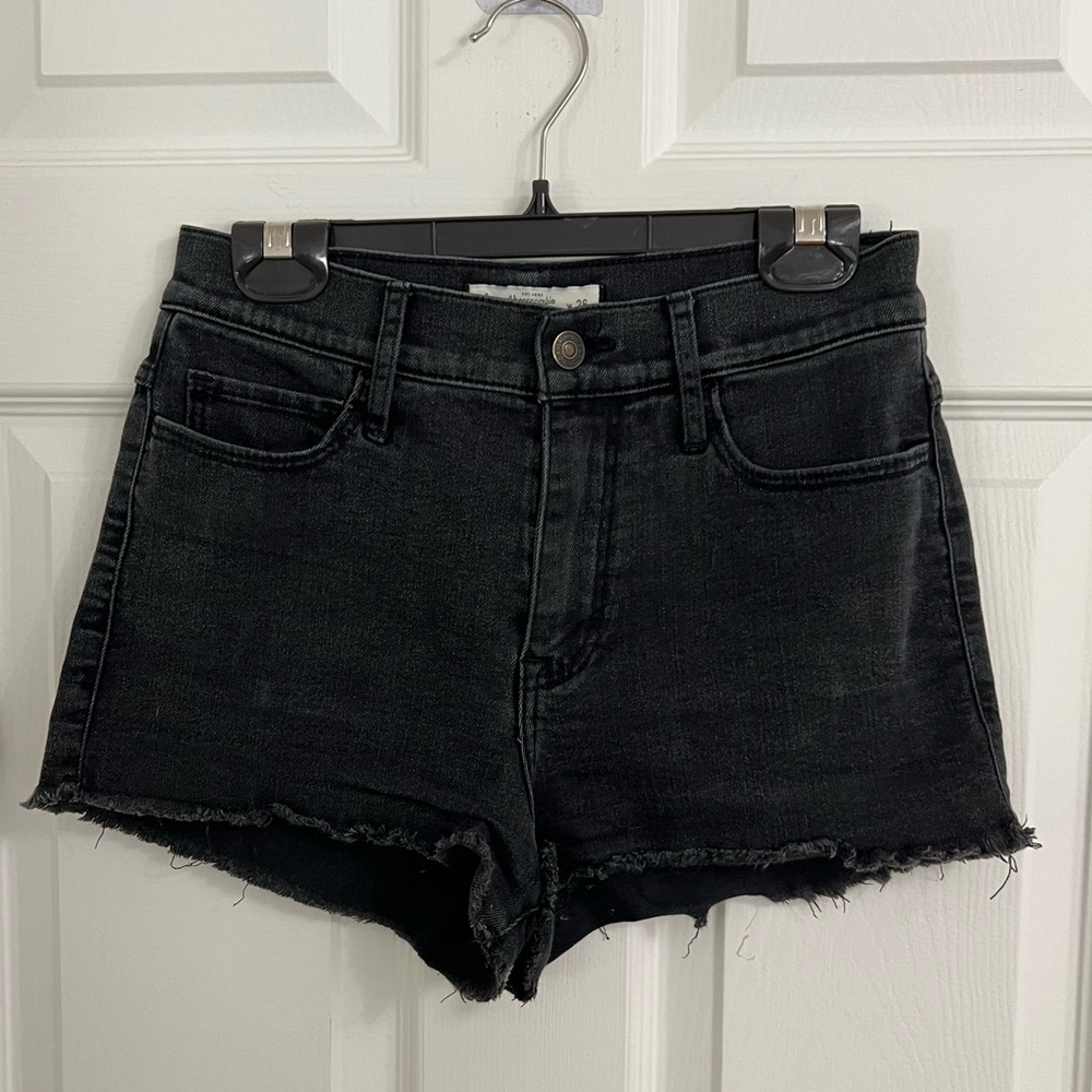Abercrombie & Fitch (26”) 90s Relaxed Black Denim Women's Raw Hem Frayed Shorts